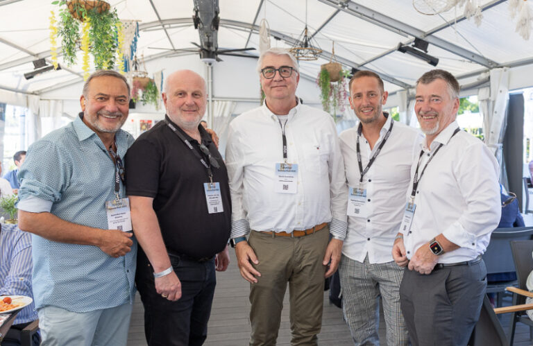 V.l.n.r.: Heinz Stiastny (Arrow), Johannes Göllner (ZRK), Martin Cornelius (Gema Austria), Mathias Schneider (LSZ) und Heribert Karrer (Arrow) © LEADERSNET / R. Brunhölzl