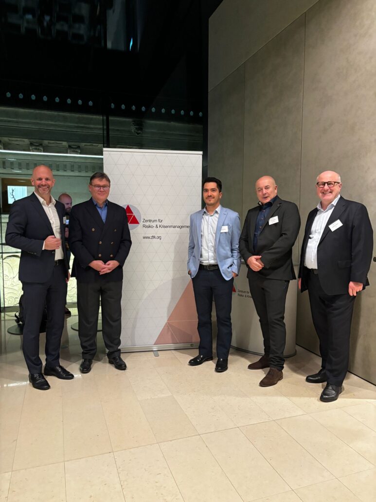 v.l.n.r.: Mag. Georg Lanzinger (Head of BusDev, ZRK), Philippe Wacker (Exec. Dir., LT Innovate), Vitor Eulalio-Reis (Head of CCDI, ZRK), Tudor Andronic (Chairman of the Board, SuperSmart Ltd. & Strategy and BusDev, Assist Software), DI Johannes Göllner, MSc (Chairman of the Board, ZRK)
